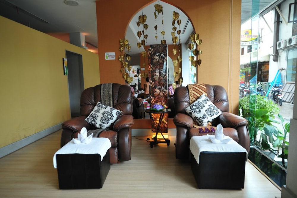 C N Hotel Patong 34/46