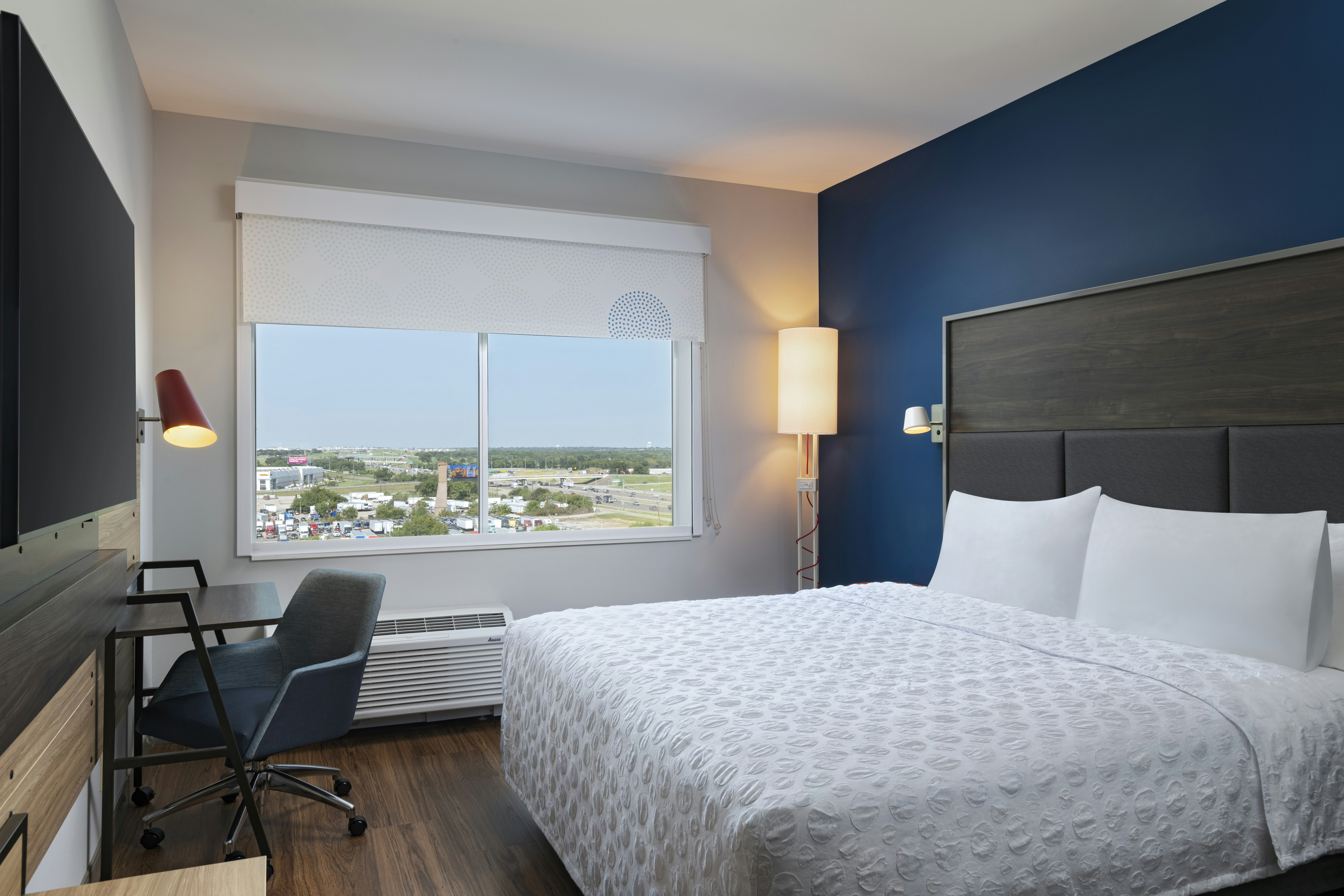 ROOM, KING BED