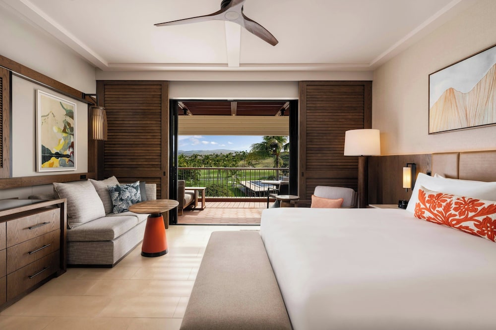 Renovated, Tower, Deluxe, King Bed, Golf Course View