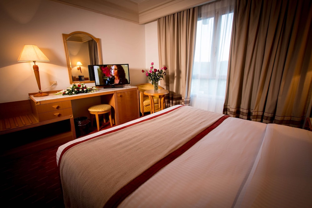 Golden Tulip el Mechtel 26/74