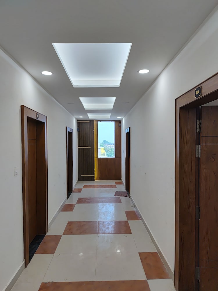 Muskan Hotel 27/48