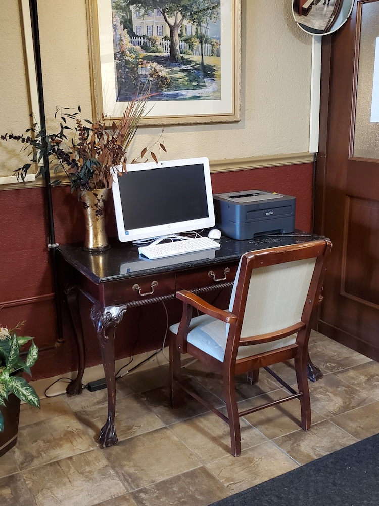 Fireside Inn And Suites 48/64