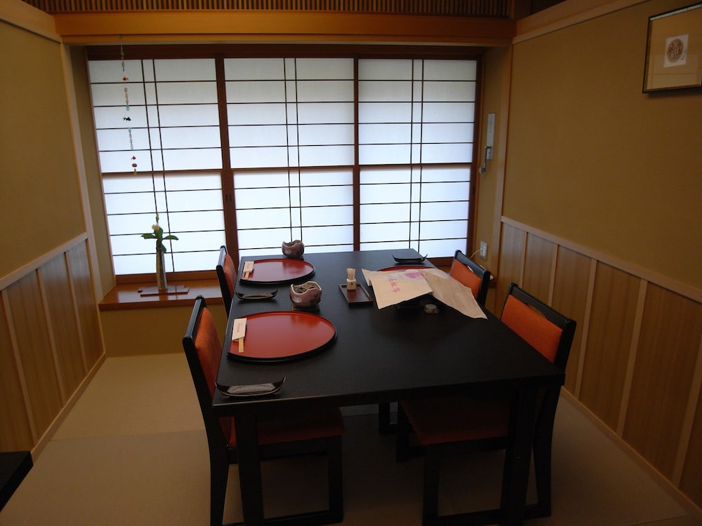 Kawakamiya Kasuitei 42/62
