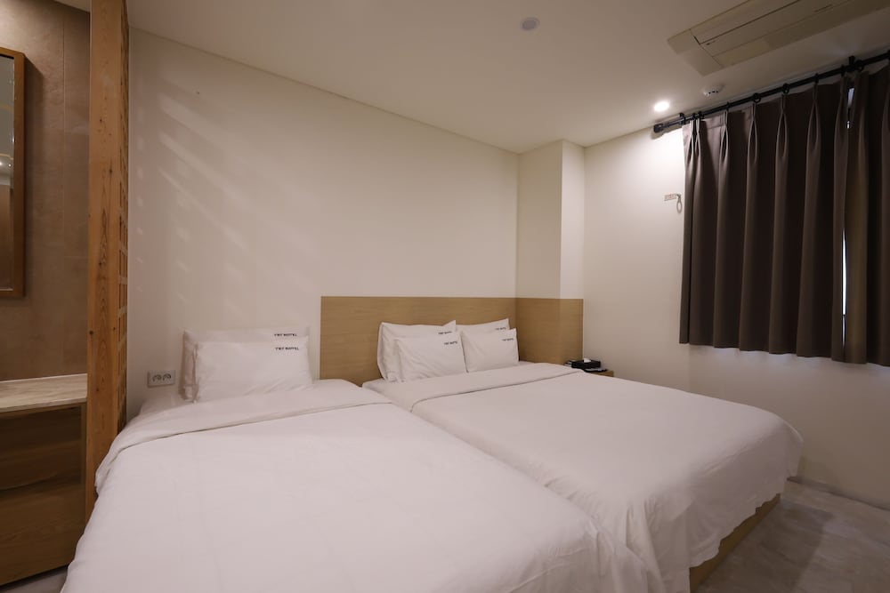 TRT Hotel 9/50