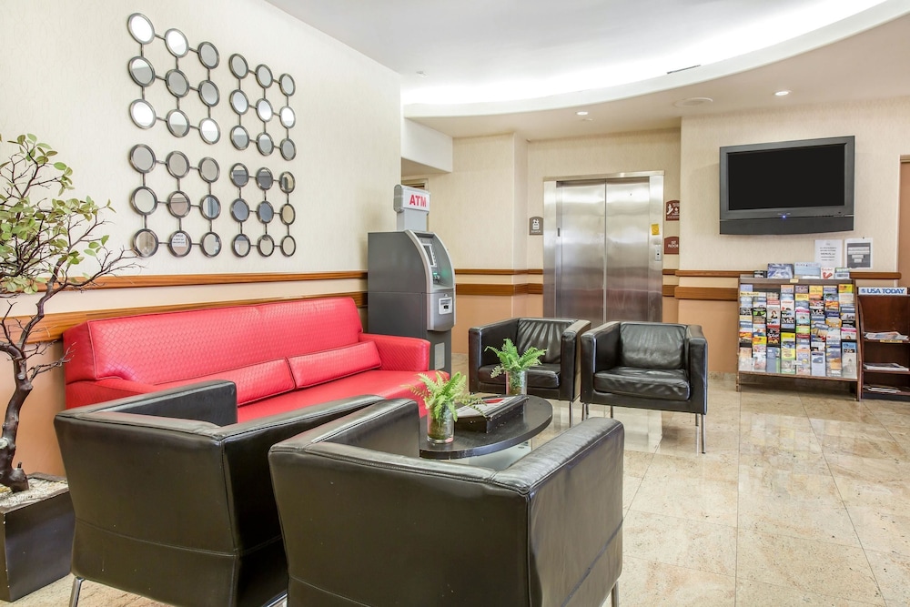 Econo Lodge West Haven 25/38