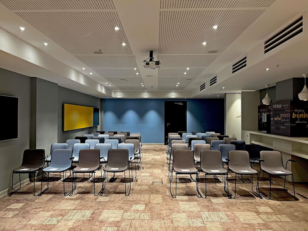 Ibis Yerevan Center 55/67
