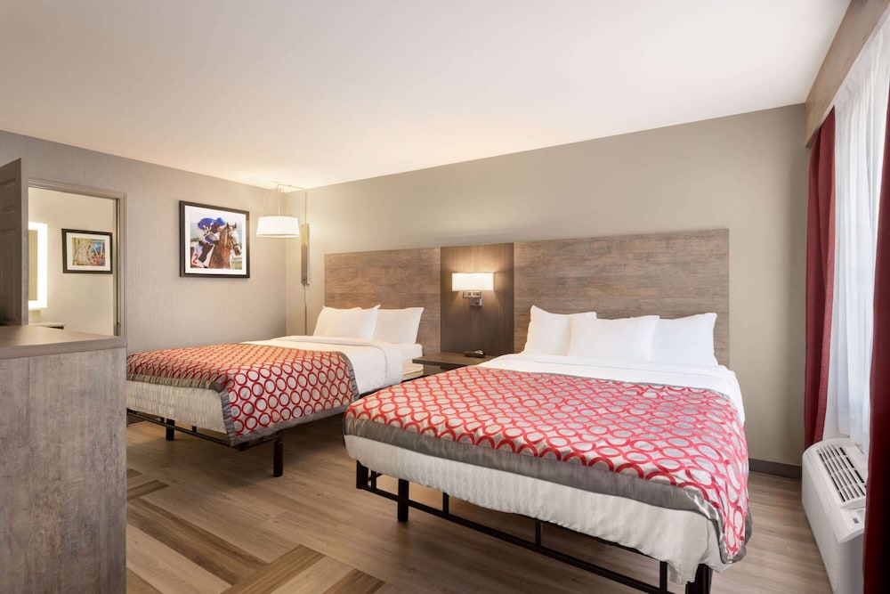 Days Inn & Suites by Wyndham Bowling Green 11/46