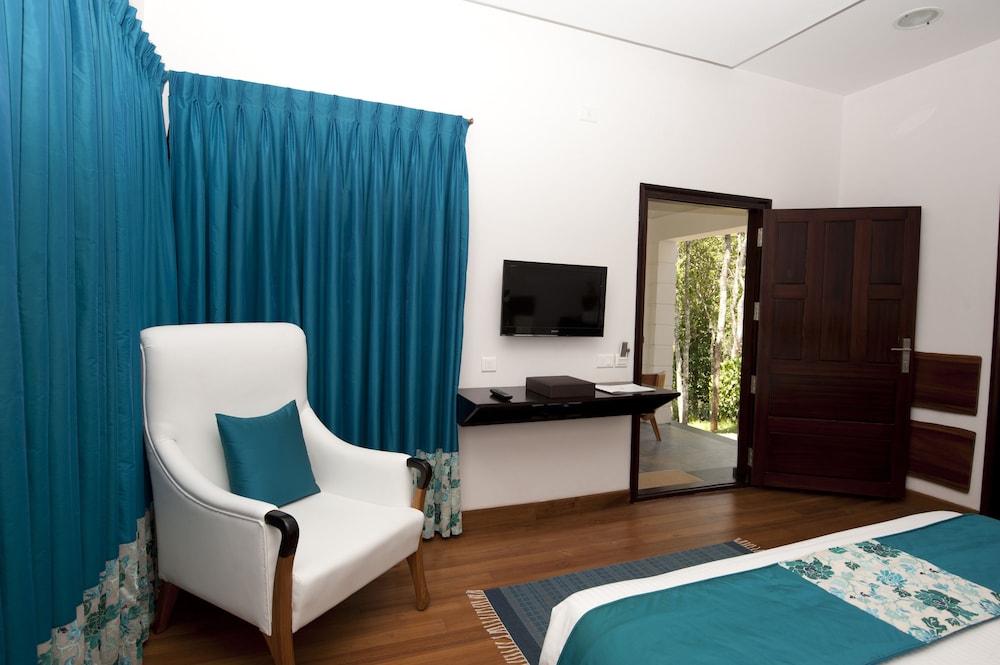 Niraamaya Retreats Cardamum Club 13/36