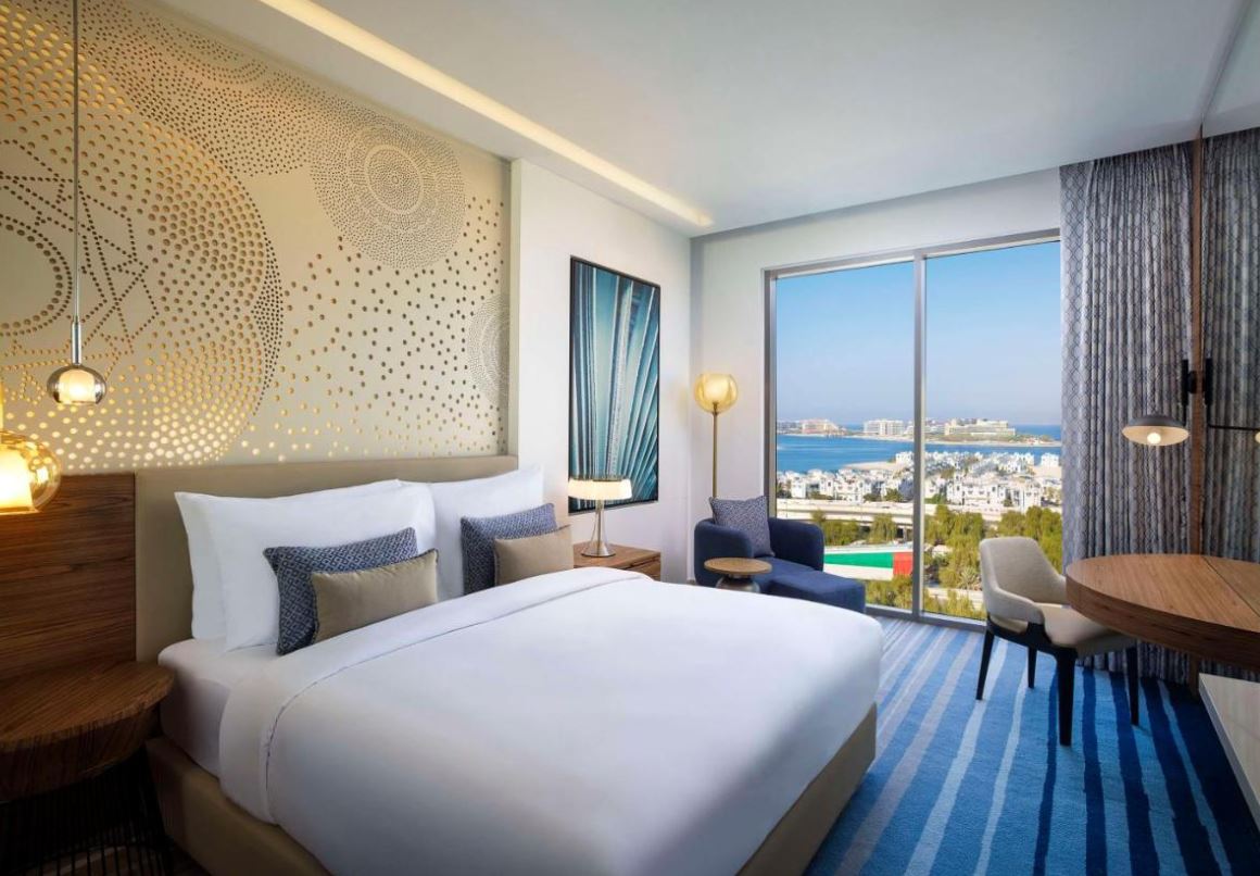 DELUXE, KING BED, PARTIAL SEA VIEW, BALCONY