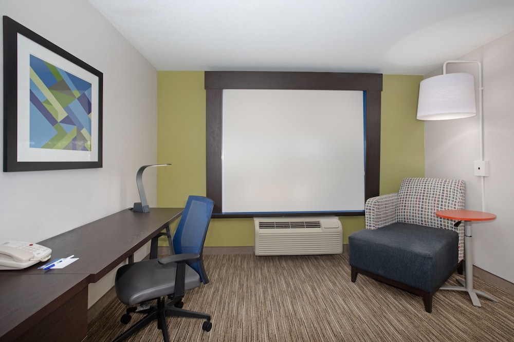 Holiday Inn Express Hotel Suites Longmont 44/49