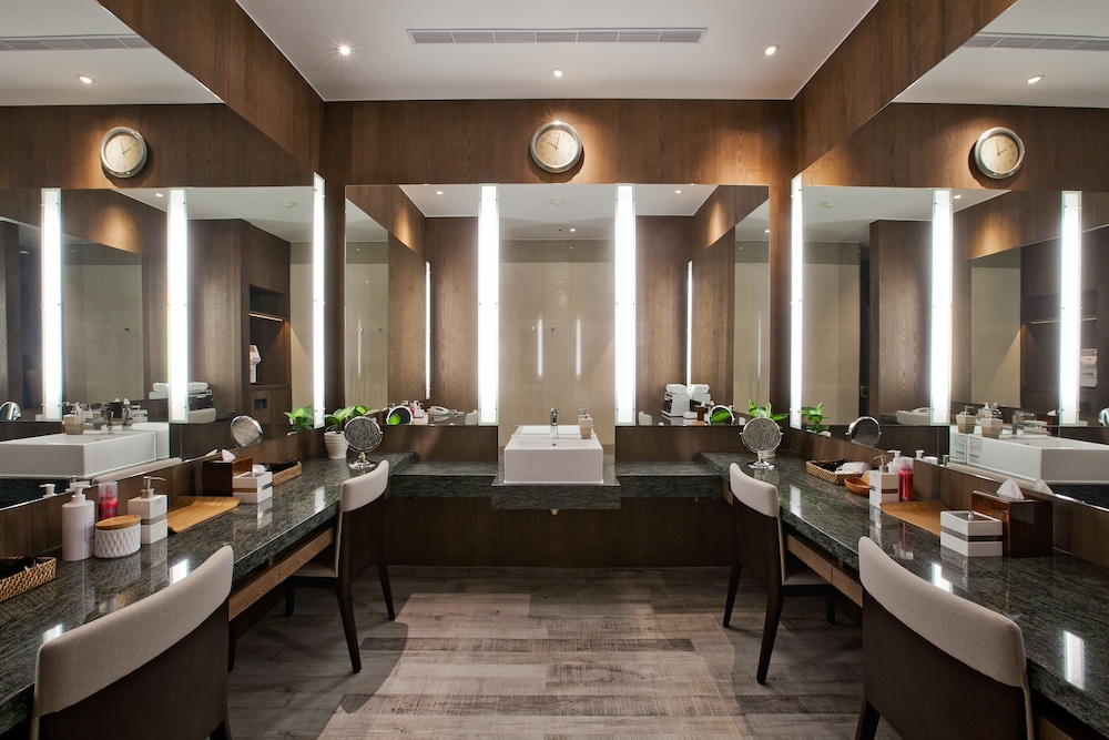 Miramar Garden Taipei Hotel 53/63