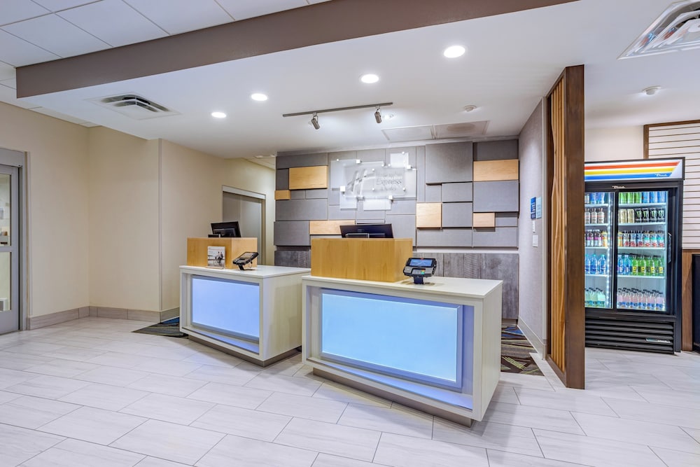 Holiday Inn Express & Suites Elkhart North 2/38