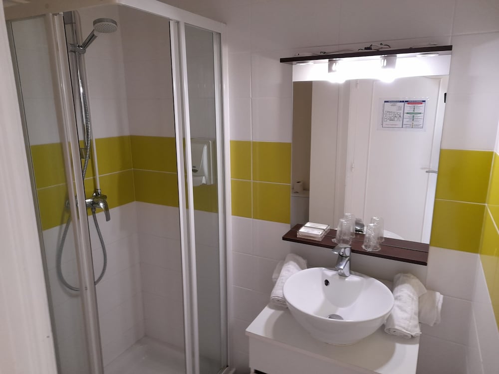 Sorti P Tit Dej Hotel Saintes 45/50