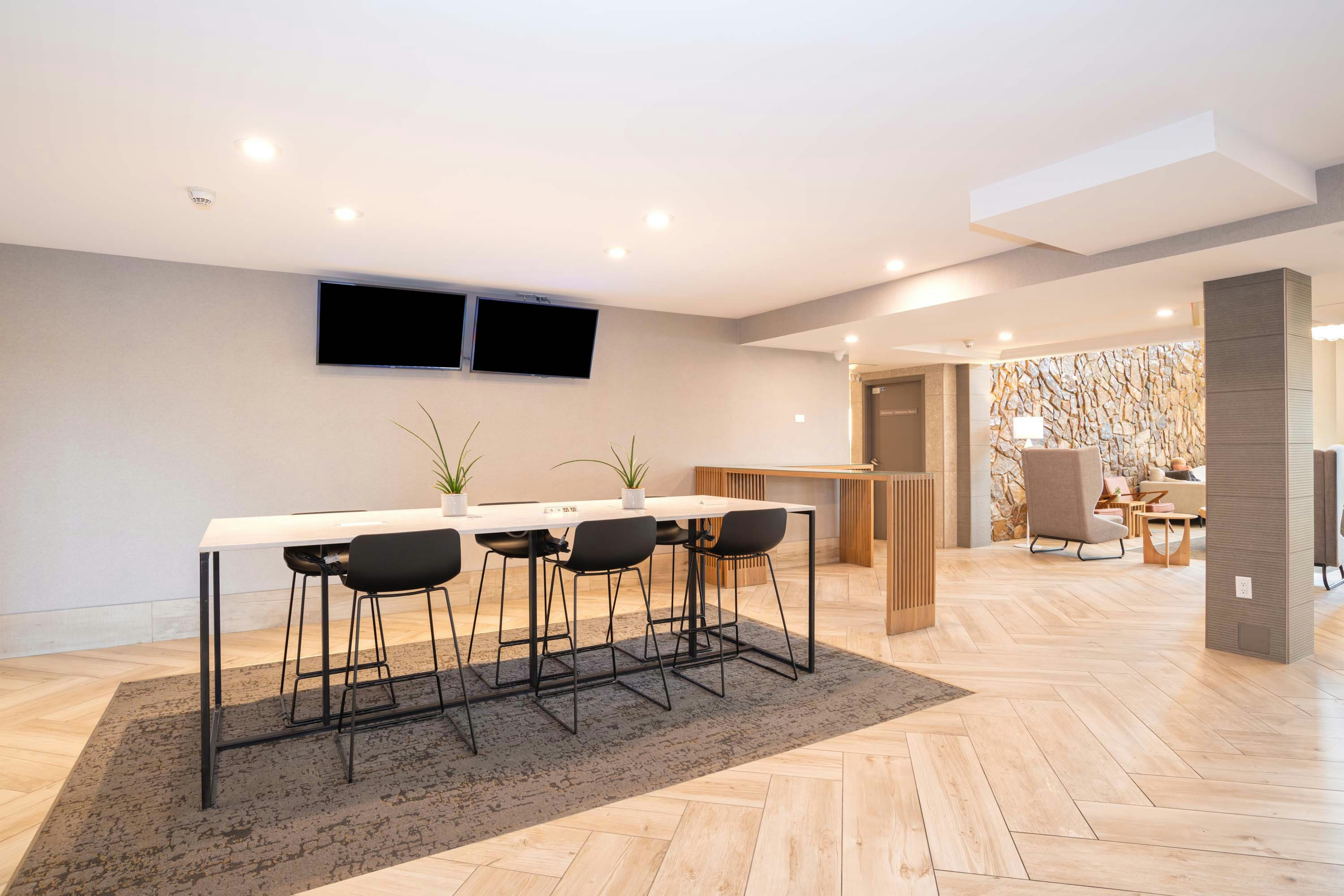 Sandman Hotel Calgary Airport 45/48