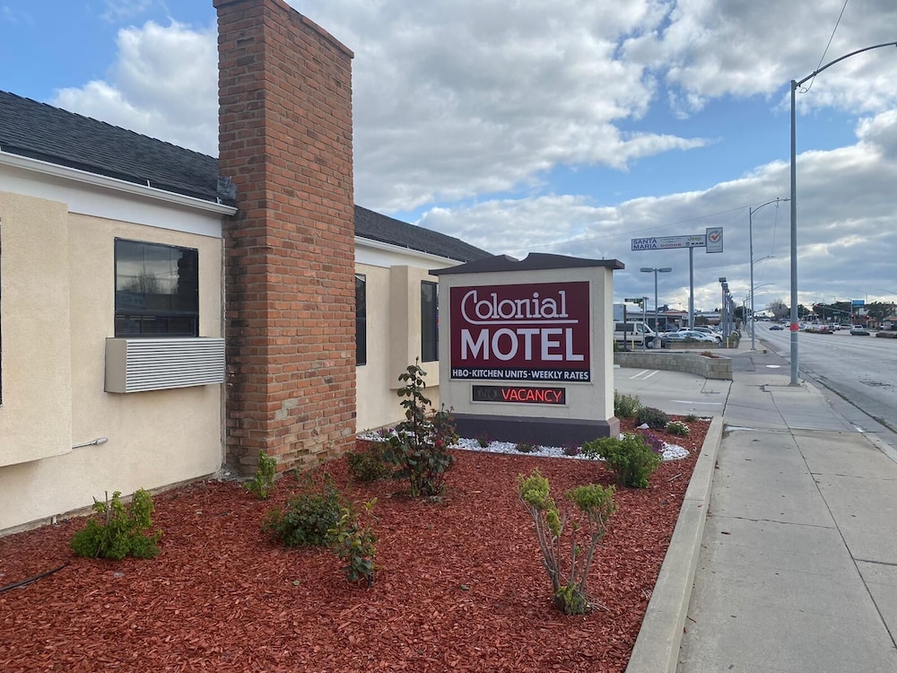 Colonial Motel 6/42