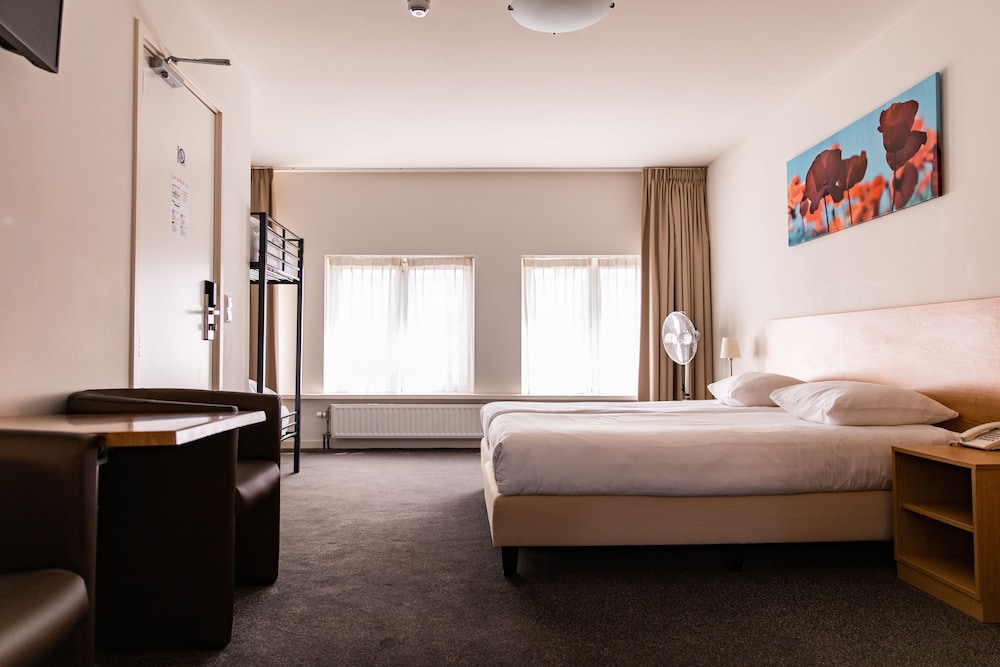 Ambassador City Centre Hotel 38/76