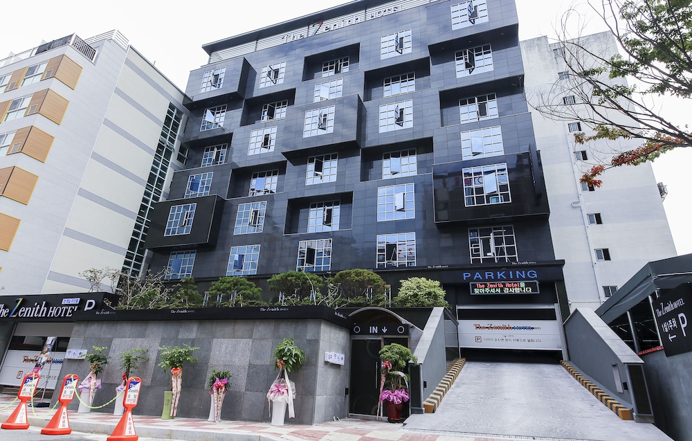 The Zenith Hotel 1/60