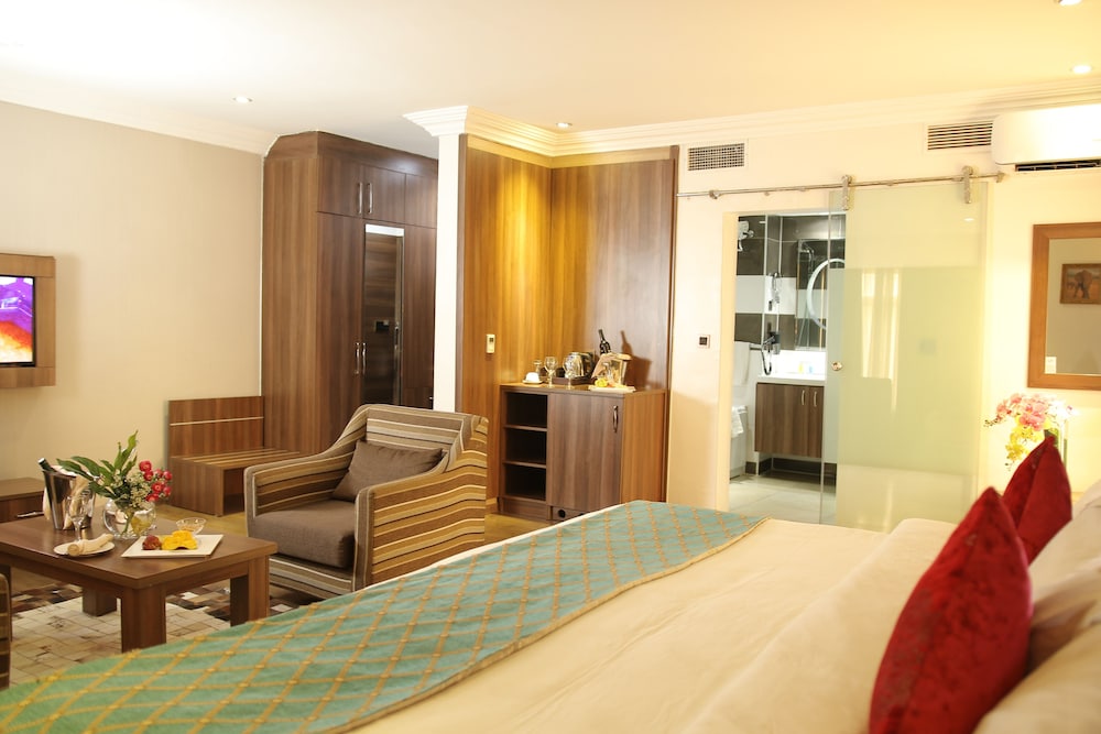 Grand Pela Hotel and Suites 25/44