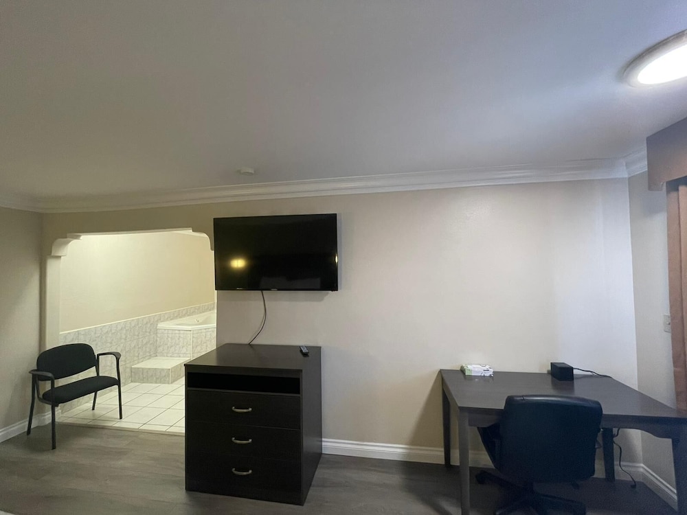 Colony Inn Buena Park 37/64