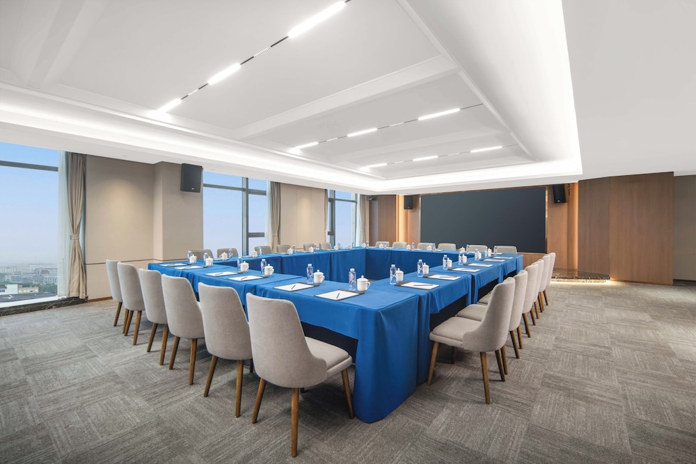 Holiday Inn Express Wuxi Xishan 35/42