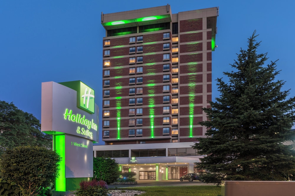 Holiday Inn Suites Pittsfield Berkshires 2/80