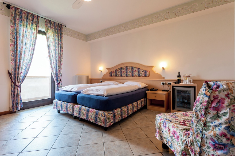 Hotel Residence Alesi 17/50