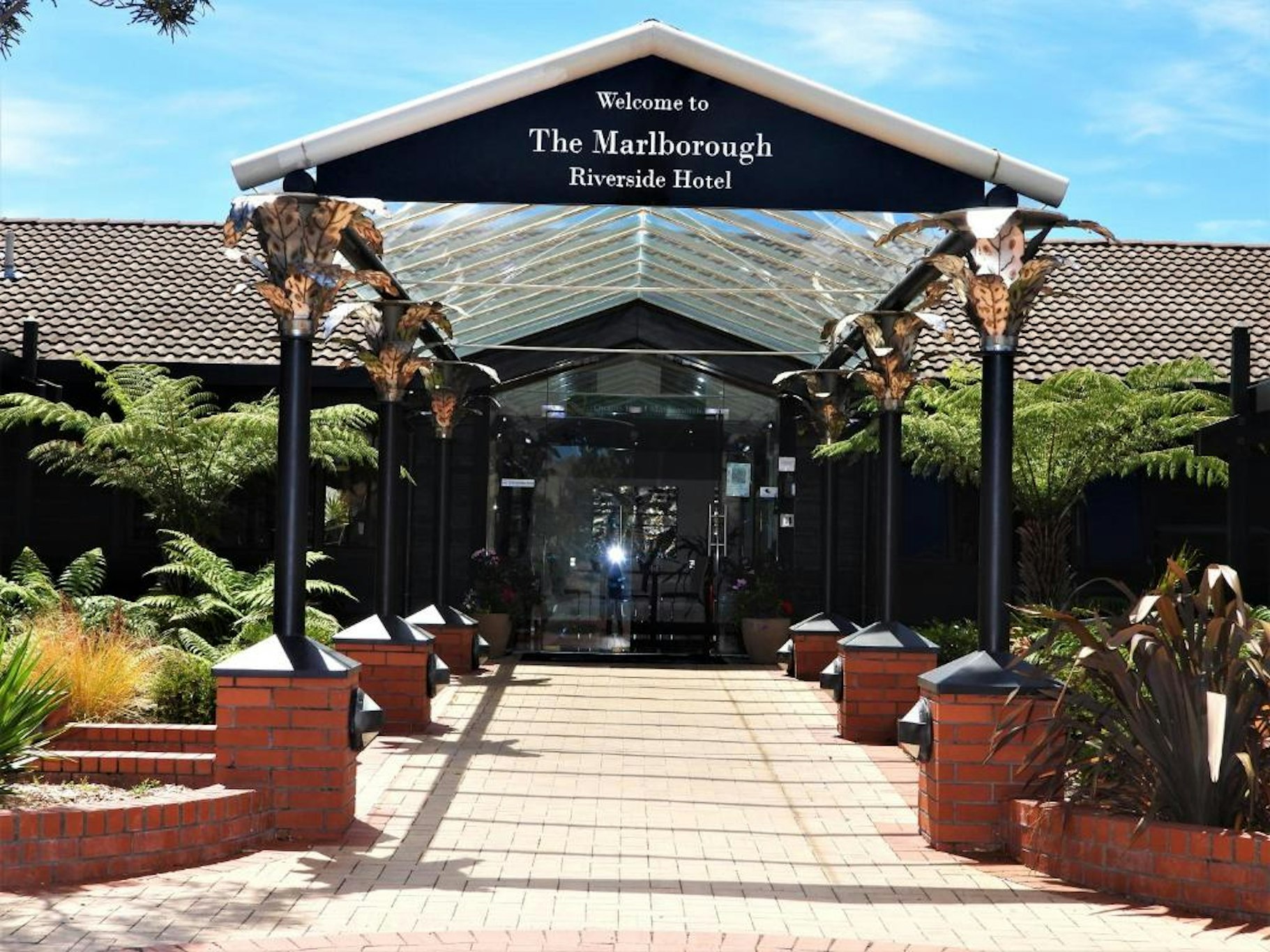 The Marlborough Riverside Hotel 43/48