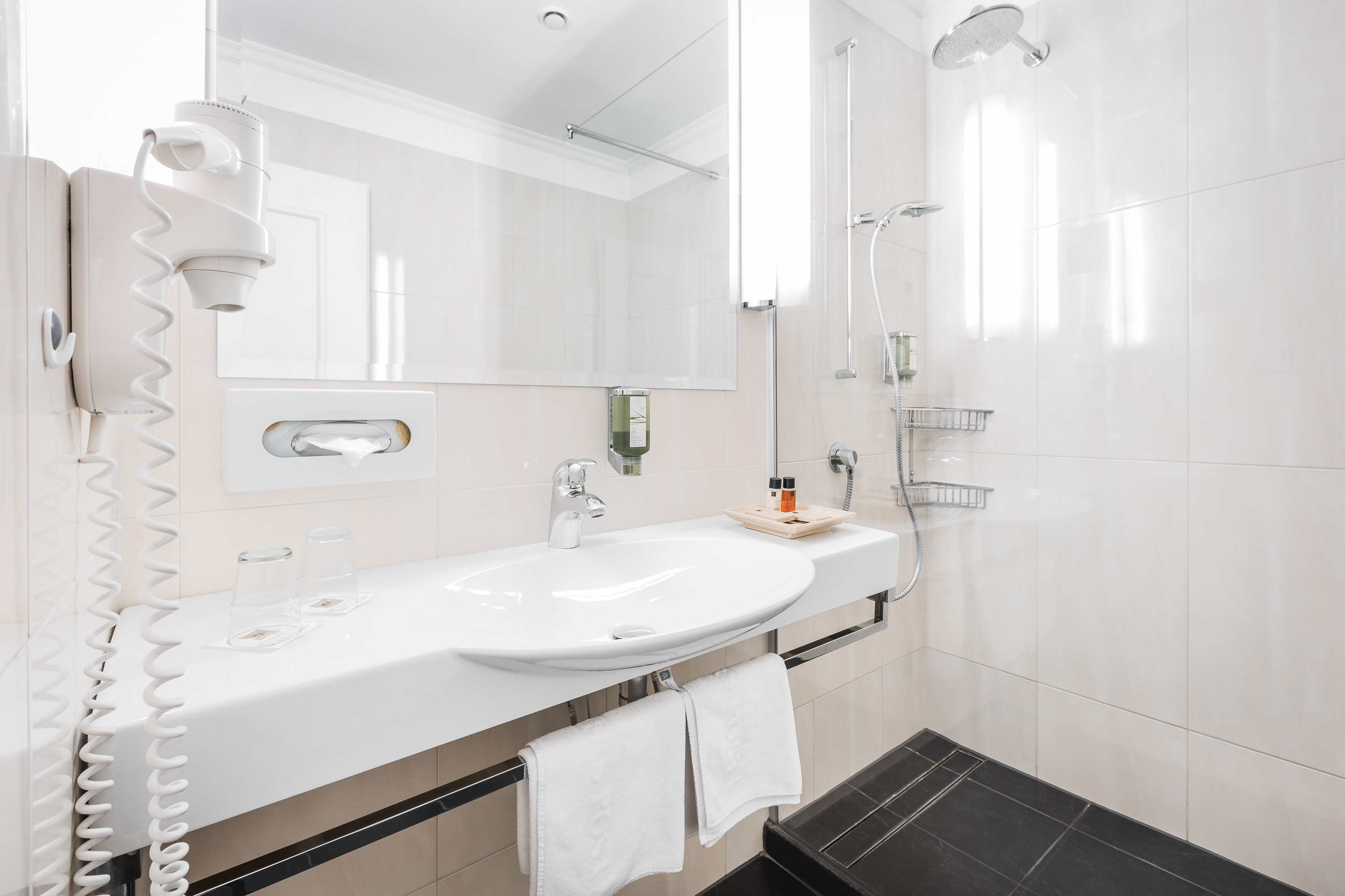 غرفة كومفورت بسرير مزدوج بشرفة، Post Seefeld - Wellnesshotel Tirol 3/3