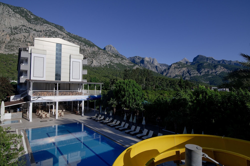 Grand Hotel Derin 14/50
