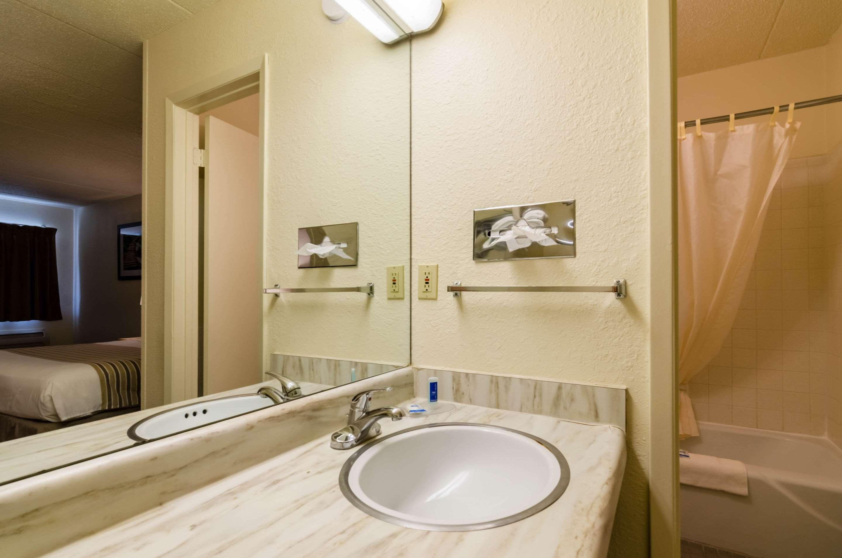 Rodeway Inn Bellevue 17/18