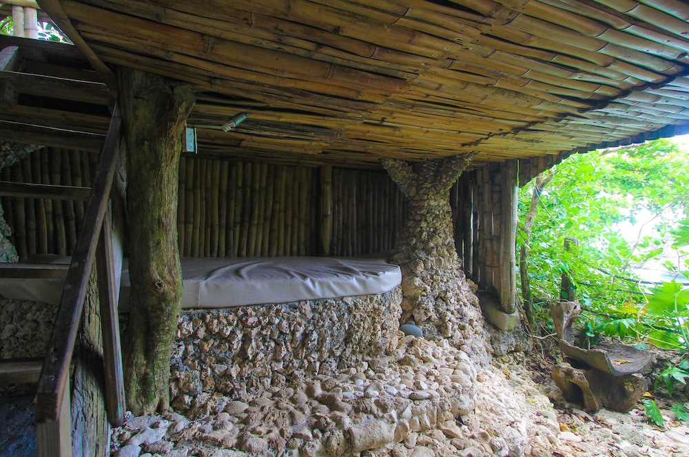 Great Huts 47/50
