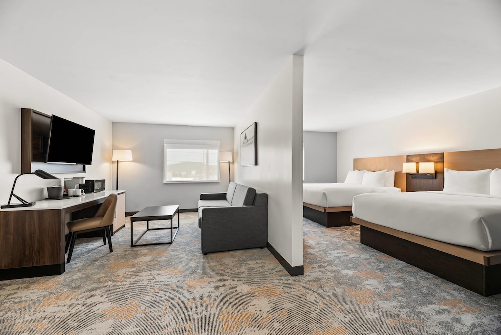 Upgrade, Suite, 2 Queen Beds, Sofa