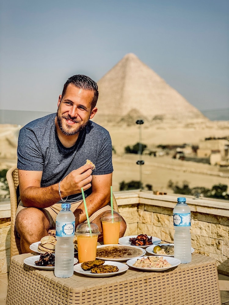 Sahara Pyramids Inn 10/50