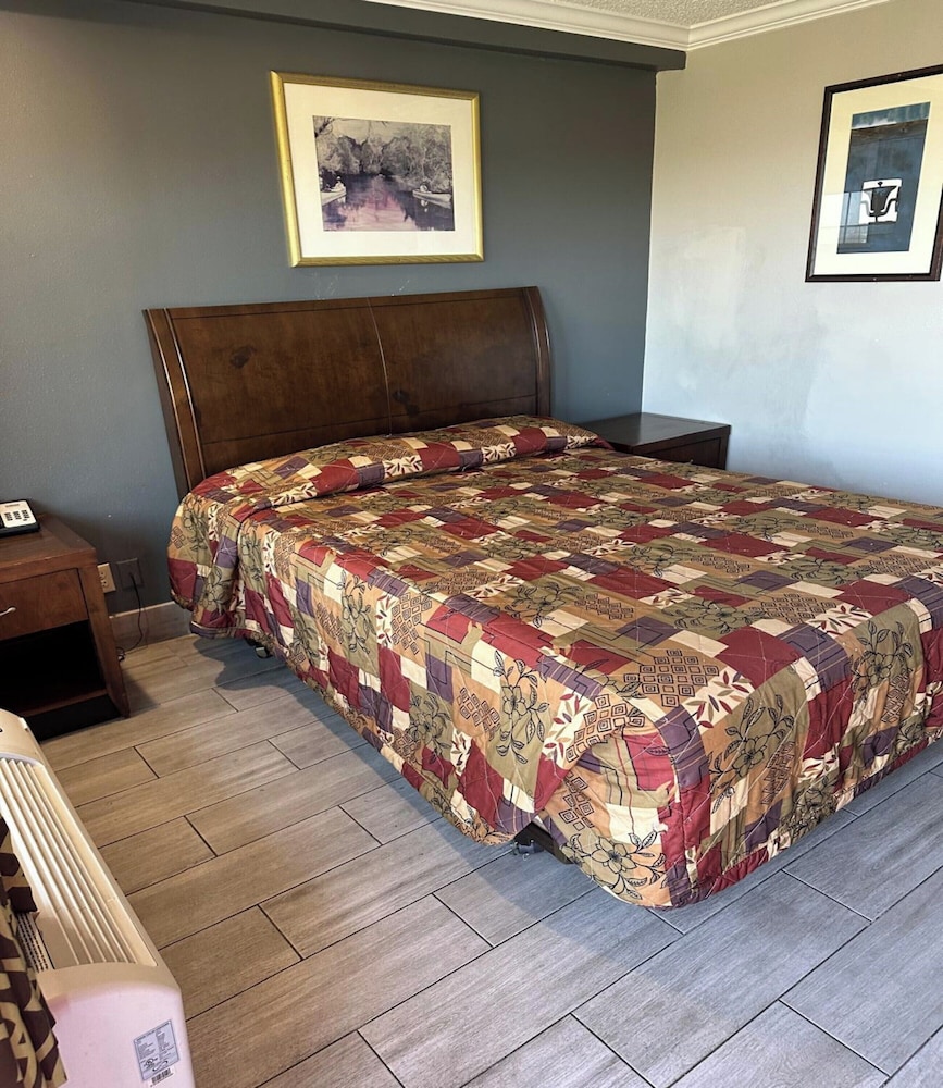 Heritage Inn And Suites 28/58