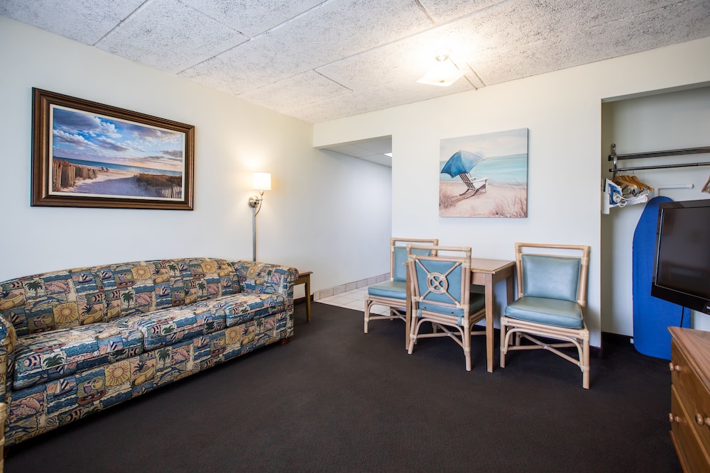 Days Inn & Suites By Wyndham Jekyll Island 32/58