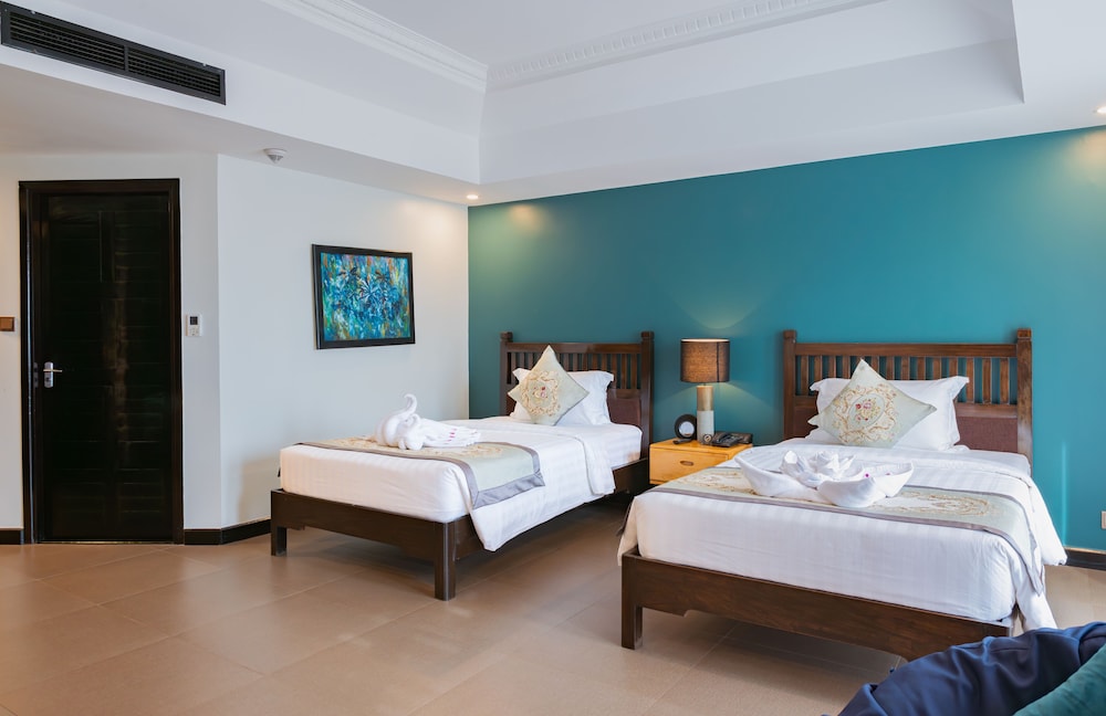 JUNIOR SUITE, TWIN BEDS, BALCONY
