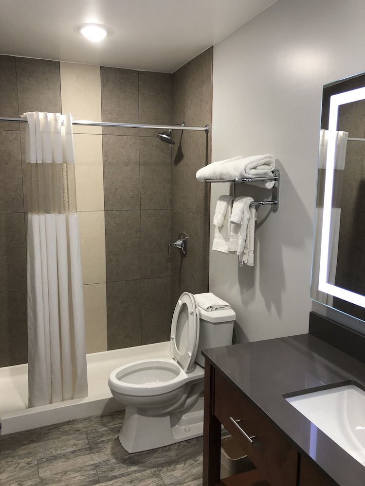 Quality Inn and Suites Watertown Fort Drum 15/50
