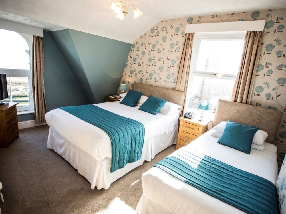 Furzedown Hotel 30/74