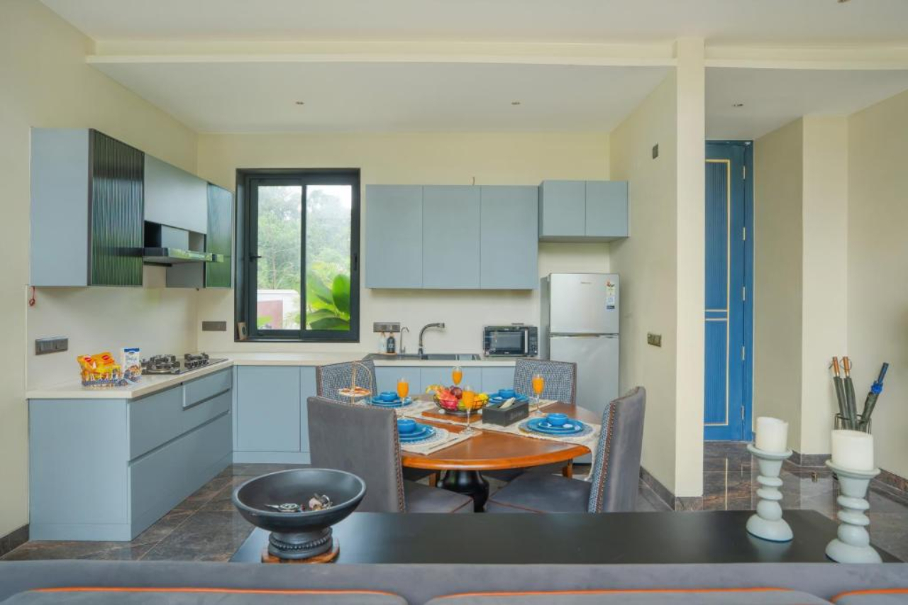 ELIVAAS Purosol 3BHK Pool Villa close to Ozran Beach 11/21