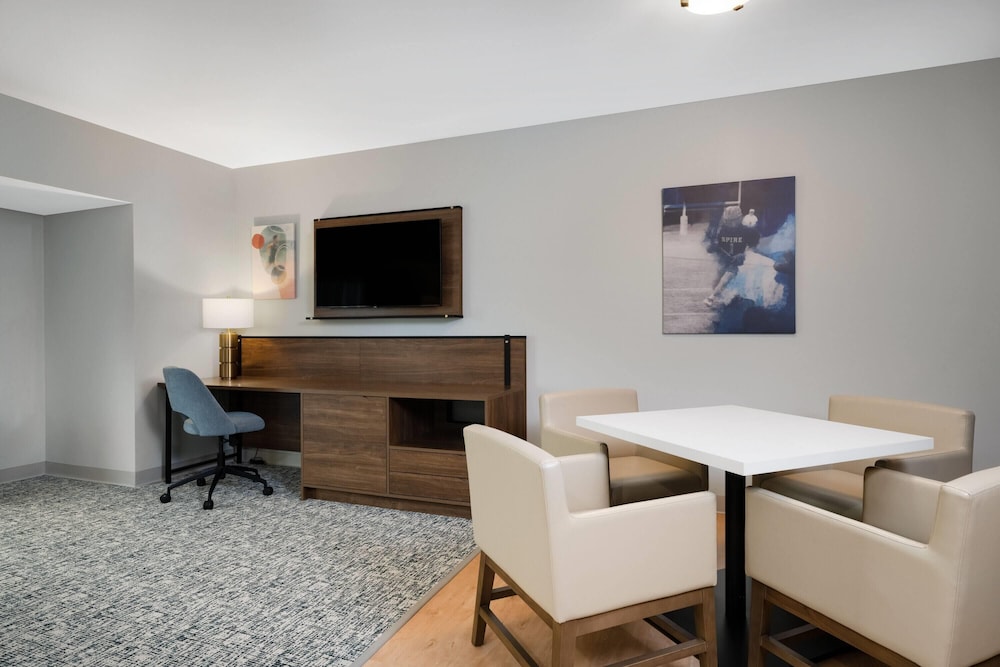 Wingate by Wyndham Geneva at SPIRE Academy 43/56