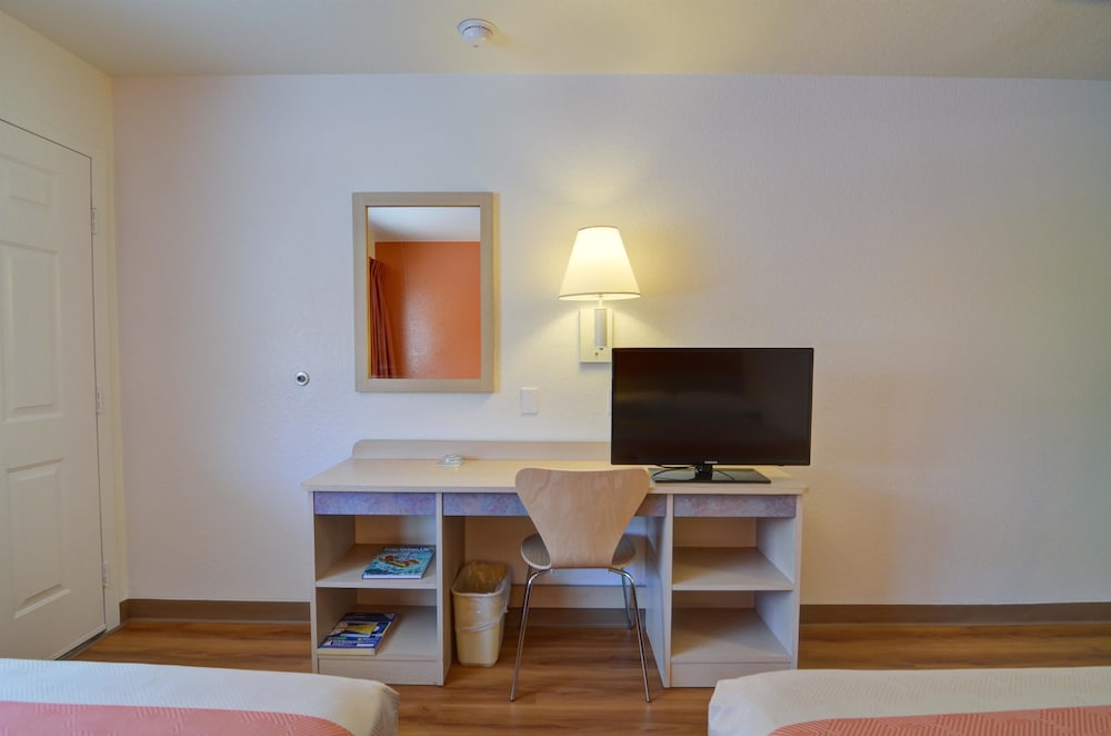 Motel6 Palm Springs, CA - East - Palm Canyon 31/50