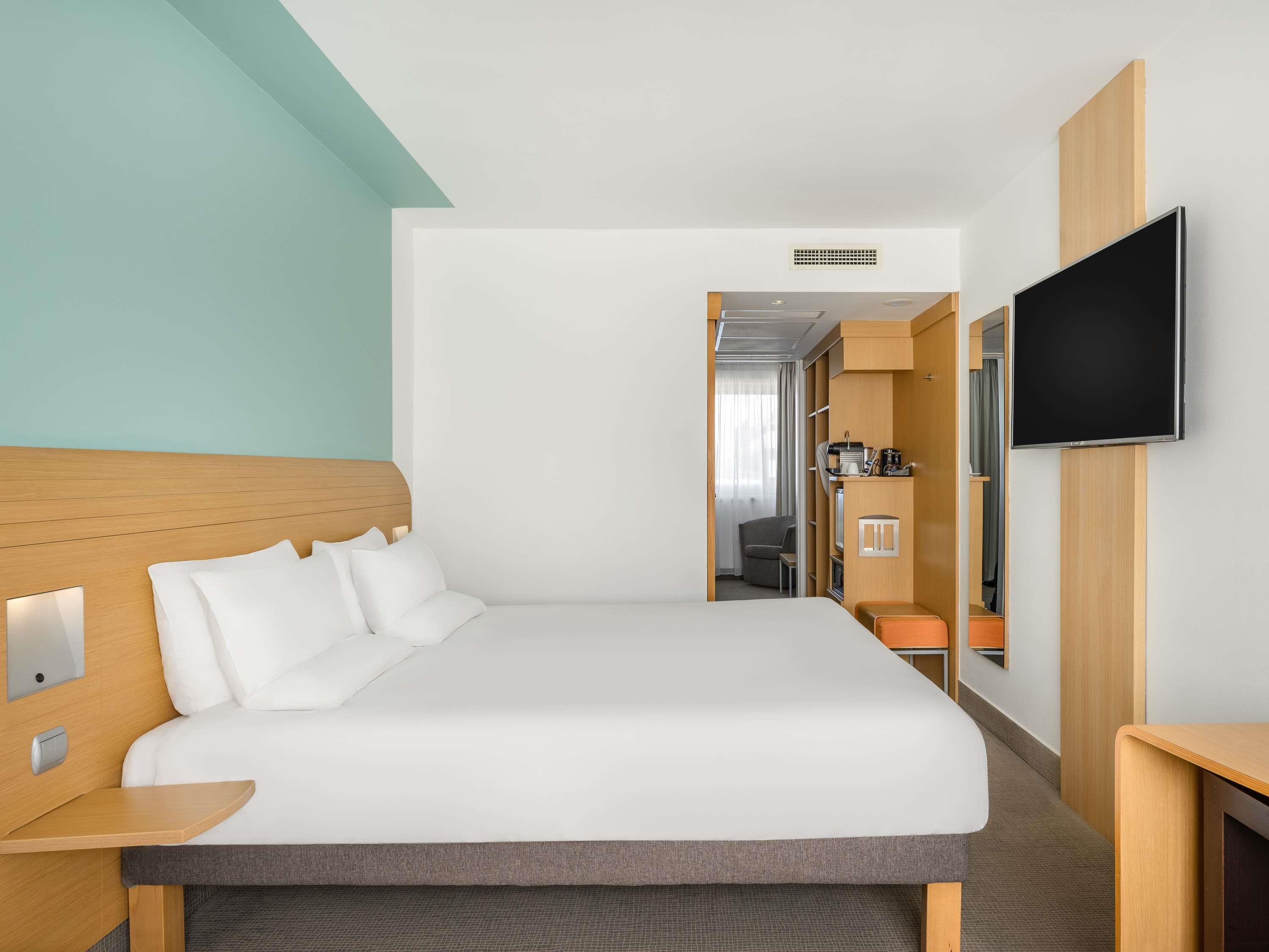 Room, Double Bed