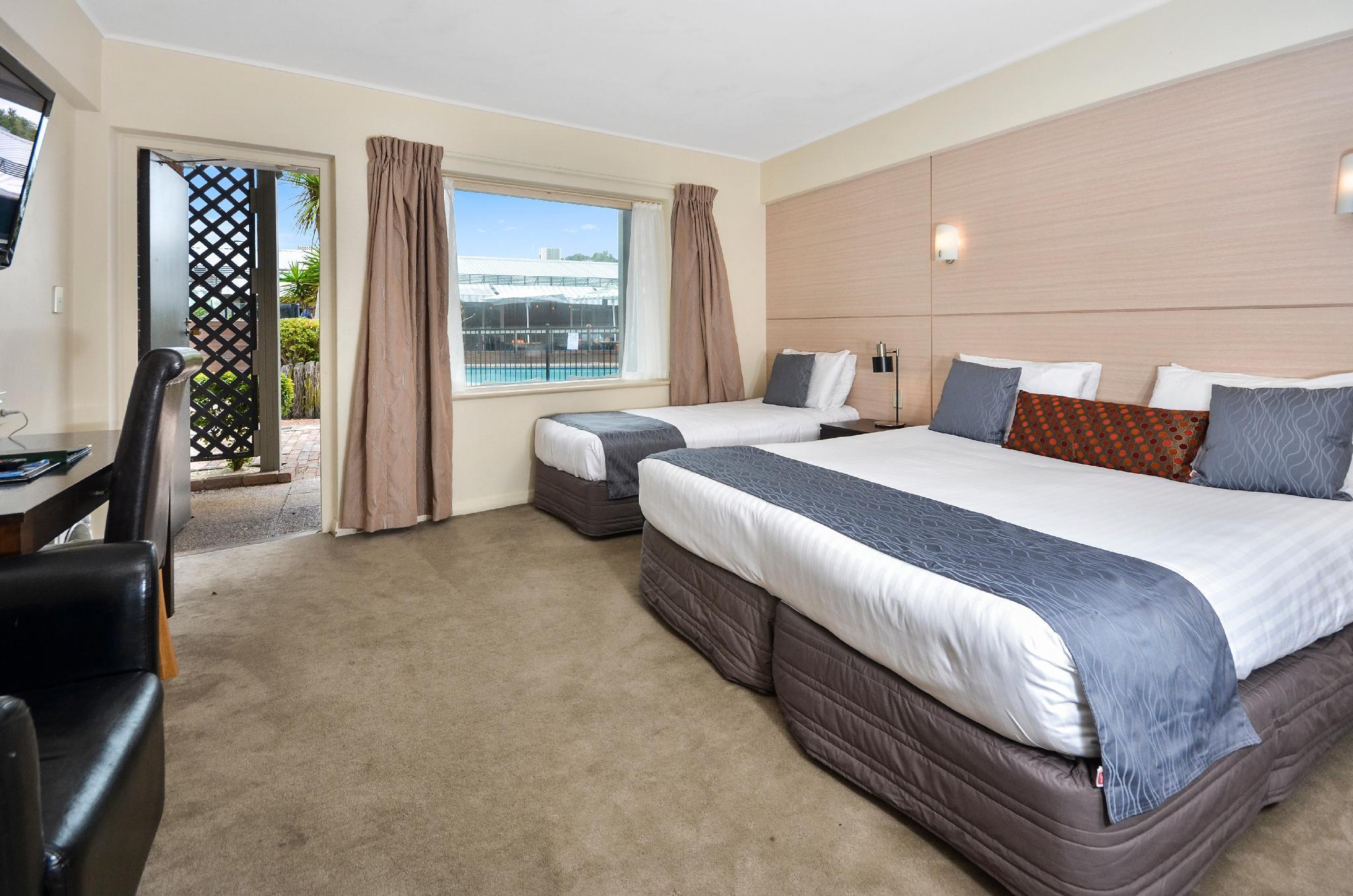 Deluxe, Studio, Pool Side, Kitchenette