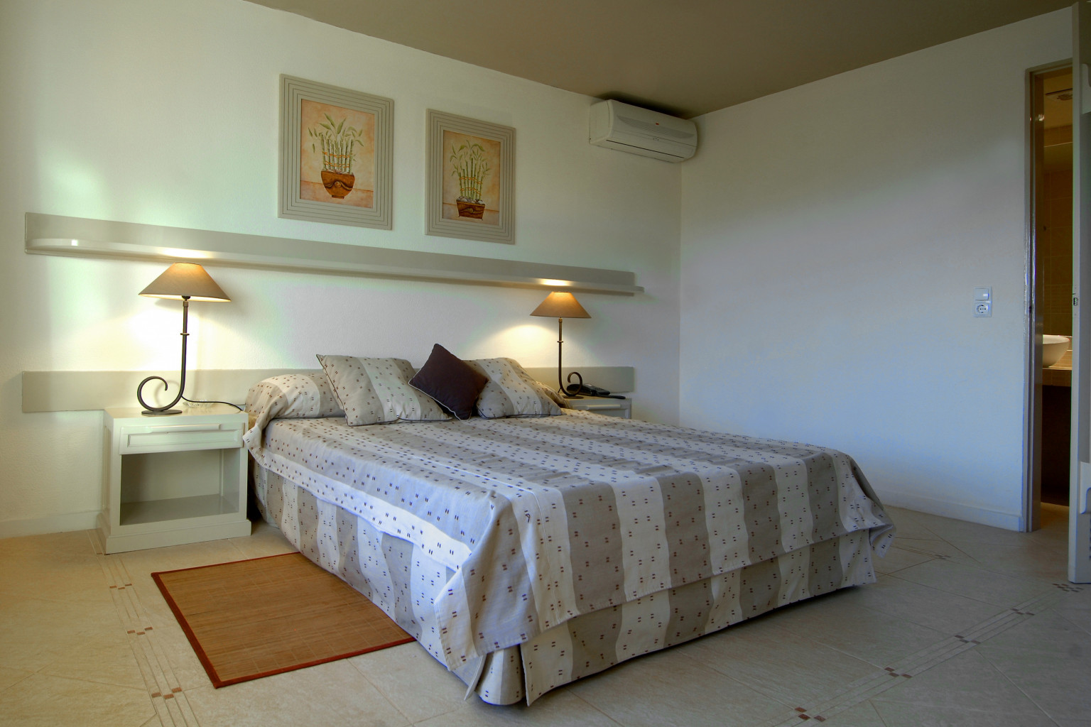 Room, Double or Twin Bed, Side Sea View
