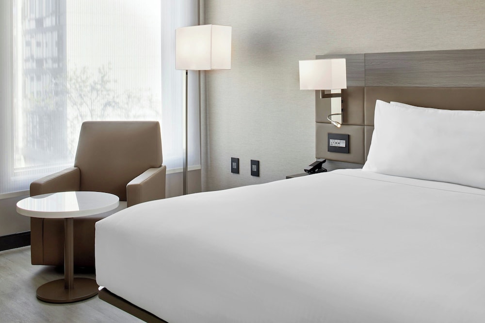 غرفة قياسية بسرير كينج لذوي الإعاقة، Ac Hotel By Marriott Sacramento 2/5