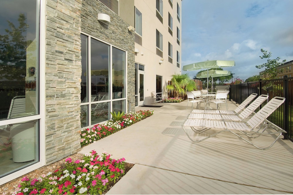 Fairfield Inn Suites New Braunfels 26/30