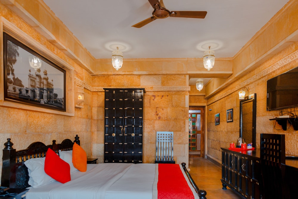 Vista Rooms at Patwa Haveli Road 15/63