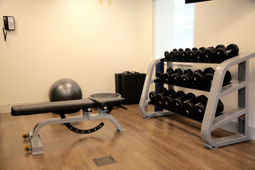 Holiday Inn Express Suites Oswego 22/48