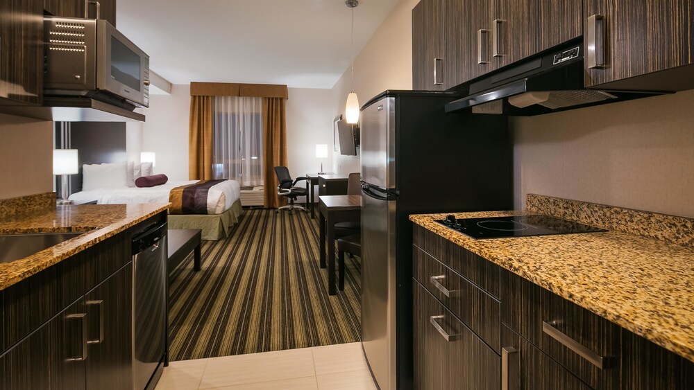 Best Western Plus Drayton Valley All Suites 38/41
