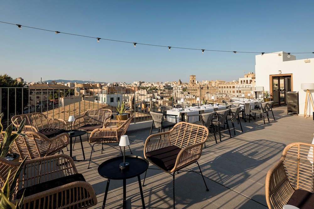 Nivia Born Boutique Hotel 26/36